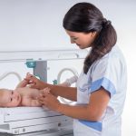 Инкубатор "SHELLY" младенец и медсестра